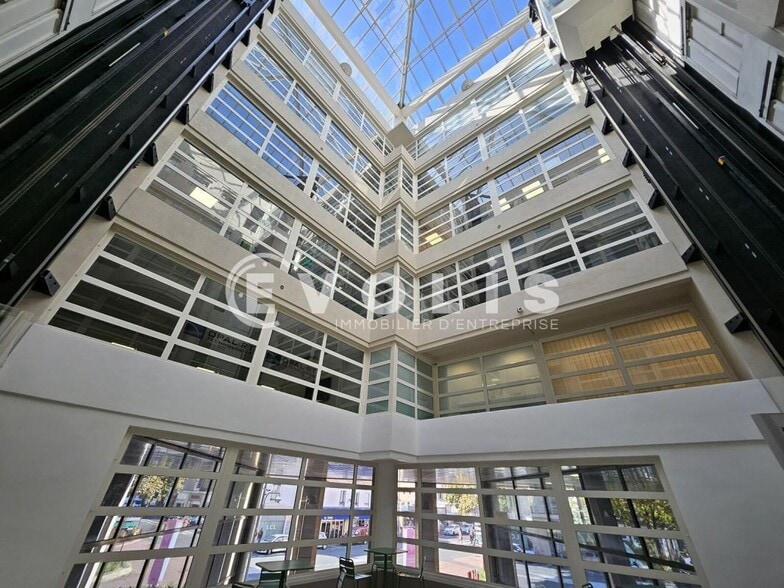 Office in Sceaux for lease - Lobby - Image 1 of 31