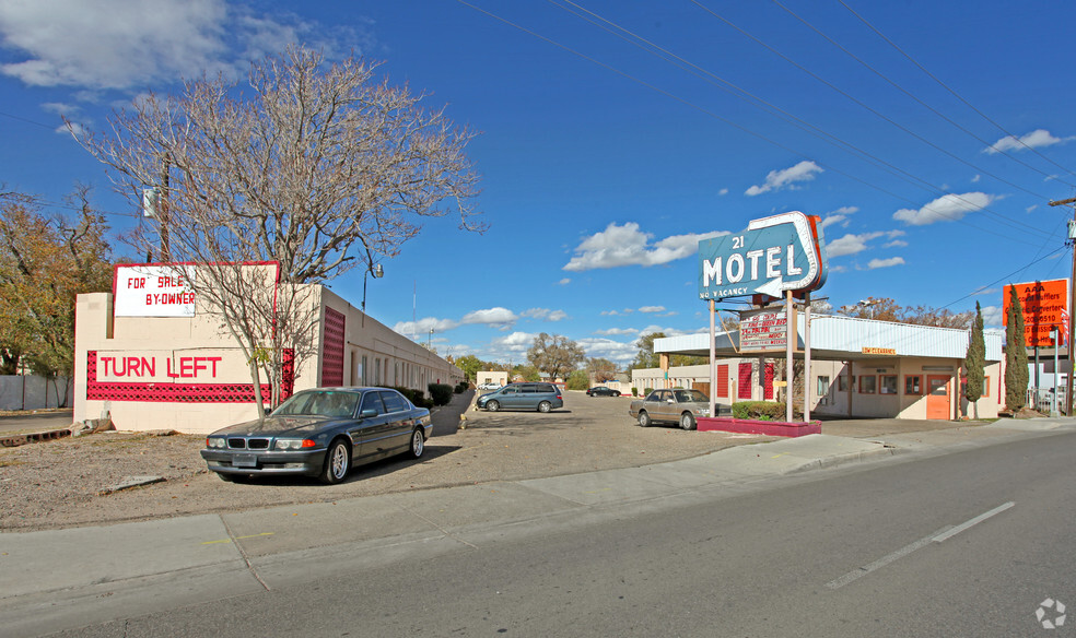 2411 Central Ave NW, Albuquerque, NM à vendre - Photo principale - Image 1 de 1