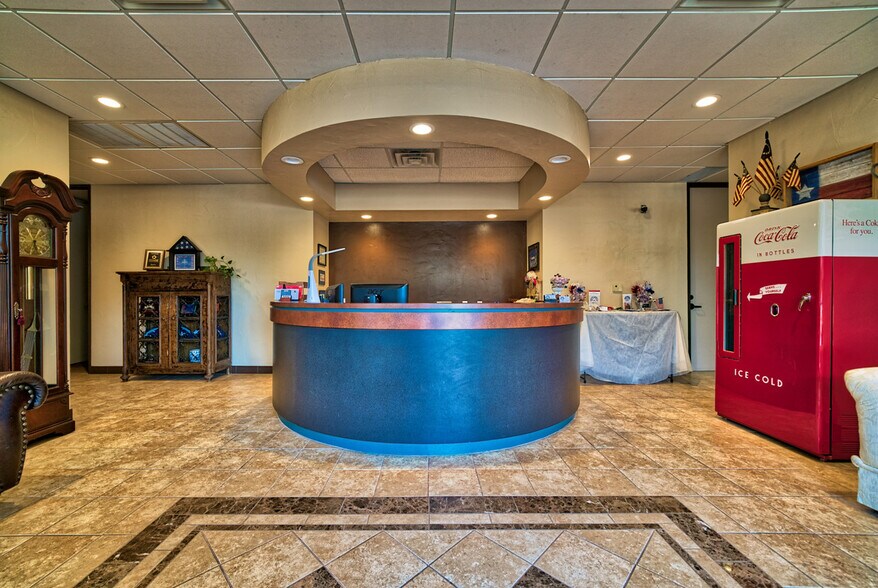 10906 Laureate Dr, San Antonio, TX à louer - Photo du bâtiment - Image 3 de 6