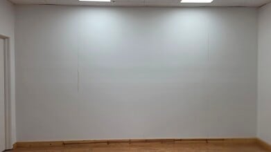 4711 Oakwood Ave, Los Angeles, CA for lease Building Photo- Image 2 of 5