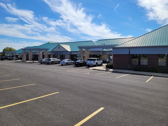 More details for 2301-2359 Silvernail Rd, Pewaukee, WI - Retail for Lease