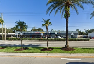 357-379 NE 167th St, Miami, FL à louer Photo du bâtiment- Image 2 de 3