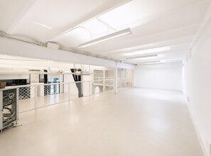 Retail in Barcelona, Barcelona for lease Interior Photo- Image 2 of 27