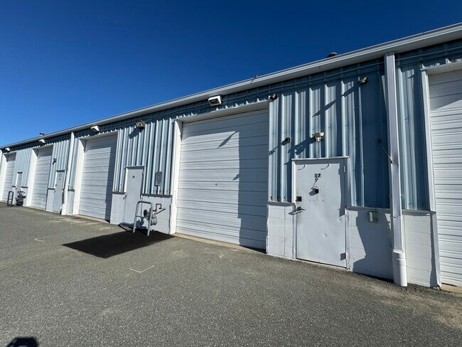 Plus de détails pour 1678 E Main Rd, Portsmouth, RI - Industriel à louer