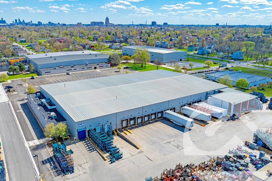 Oakland Campus portefeuille de 6 propriétés à vendre sur LoopNet.ca - Photo du bâtiment - Image 2 de 7