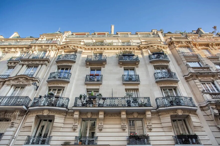 Office in Paris for sale - Building Photo - Image 2 of 13