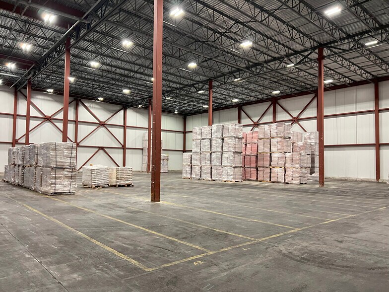 376 Nash Rd, New Bedford, MA à louer - Photo du bâtiment - Image 2 de 38