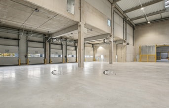 Industrial in Conflans-Sainte-Honorine for lease Interior Photo- Image 1 of 7