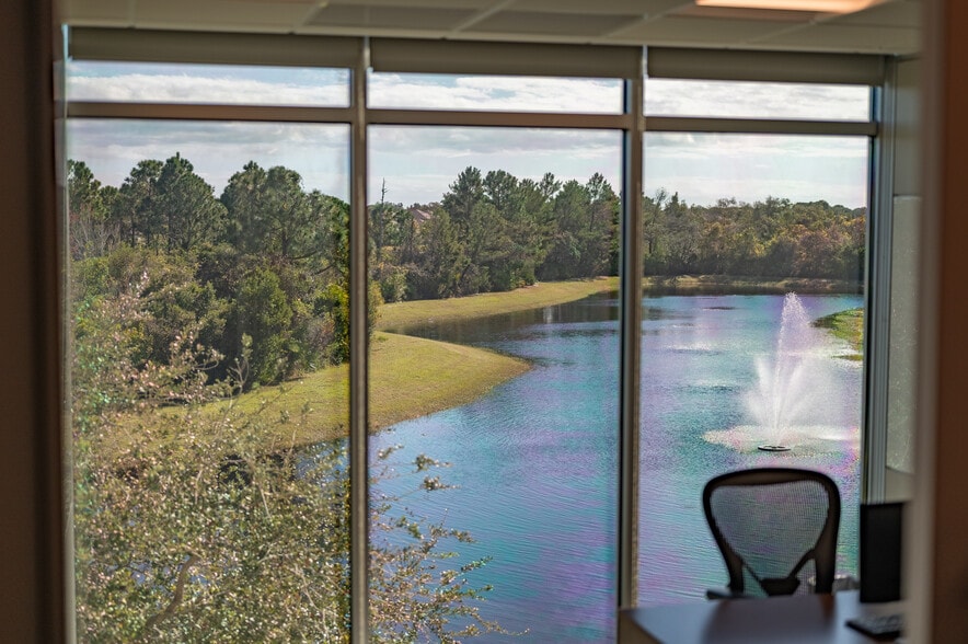 1050 Satcom Ln, Melbourne, FL for lease - Interior Photo - Image 2 of 83
