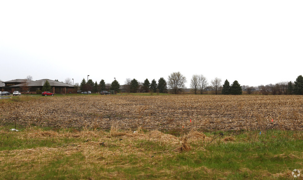 10490 39th St N, Lake Elmo, MN for sale - Primary Photo - Image 1 of 1