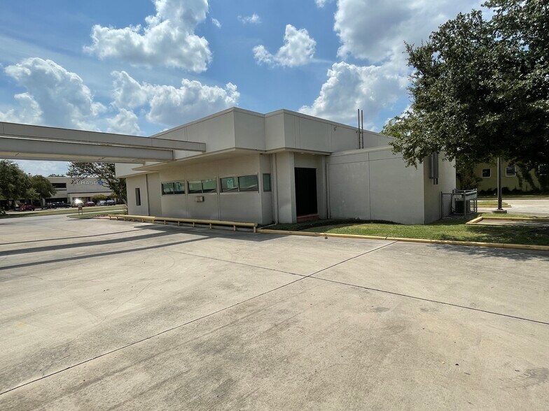 519 E Highland Blvd, San Antonio, TX for lease - Building Photo - Image 2 of 10