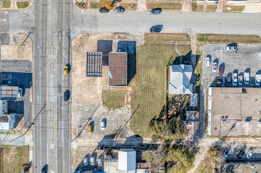 212 N Austin Ave, Denison, TX à vendre - Photo du bâtiment - Image 3 de 23