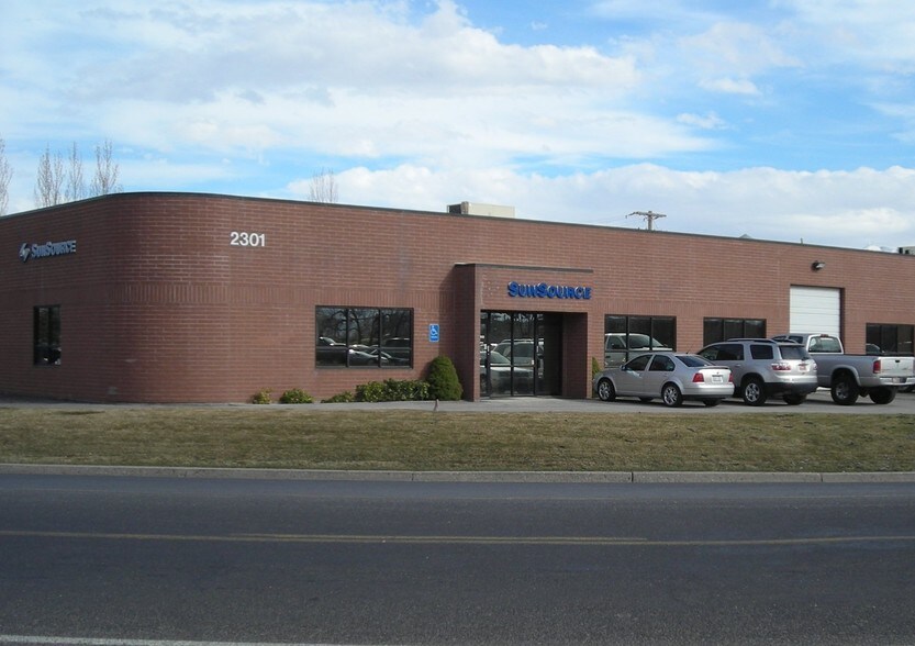 2301-2315 Decker Lake Blvd, Salt Lake City, UT à louer - Photo du bâtiment - Image 2 de 4
