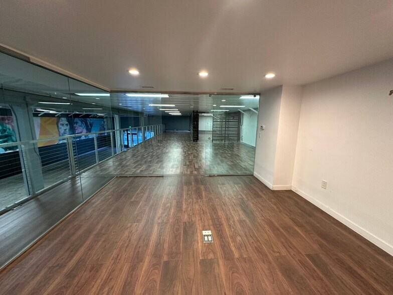 11318-11320 Santa Monica Blvd, Los Angeles, CA à louer - Photo du bâtiment - Image 3 de 13