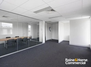 67 Depot St, Banyo for lease Interior Photo- Image 2 of 6