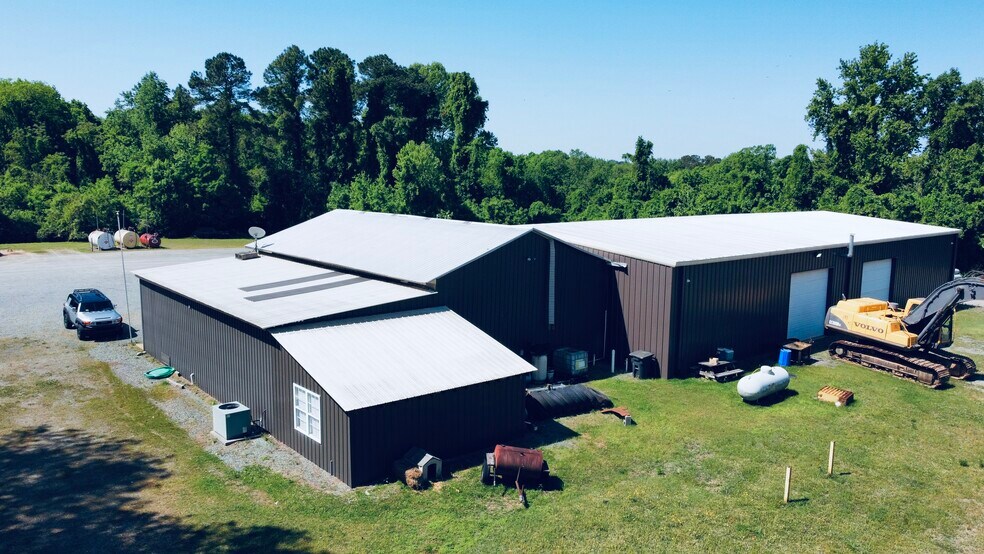 1607 Kelly Dr, Sanford, NC for sale - Primary Photo - Image 1 of 9
