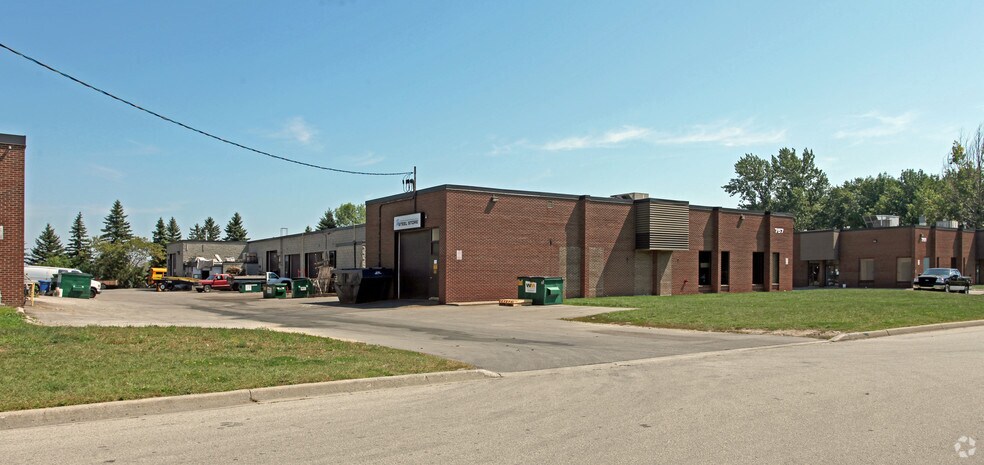 757 Mckay Rd, Pickering, ON à louer - Photo du bâtiment - Image 2 de 2