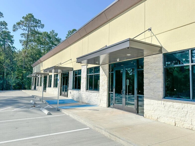 2109 Maurel Dr, Conroe, TX à louer - Photo du bâtiment - Image 2 de 3