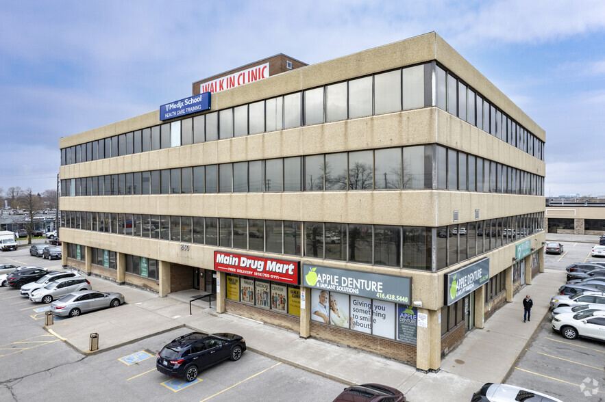 2130 Lawrence Ave E, Toronto, ON à vendre - Photo principale - Image 1 de 1