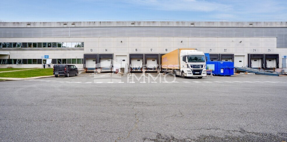 Flex in Bussy Saint Georges for lease - Building Photo - Image 2 of 3