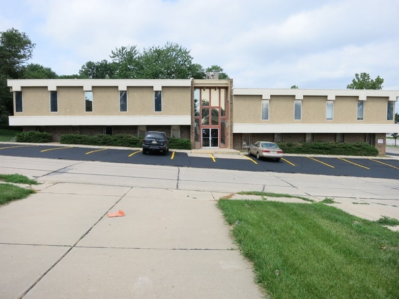7905 L St, Omaha, NE for lease - Primary Photo - Image 1 of 9