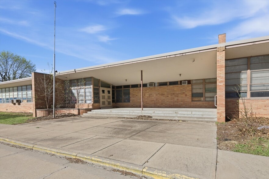 1009 W Pacific, Osawatomie, KS for sale - Building Photo - Image 3 of 24