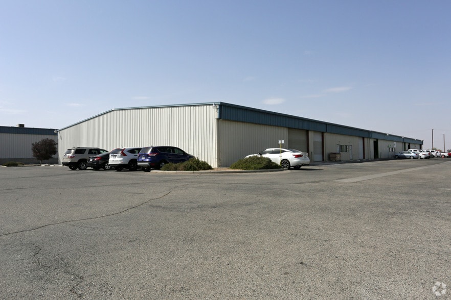 17205 Eucalyptus St, Hesperia, CA for lease - Building Photo - Image 3 of 5
