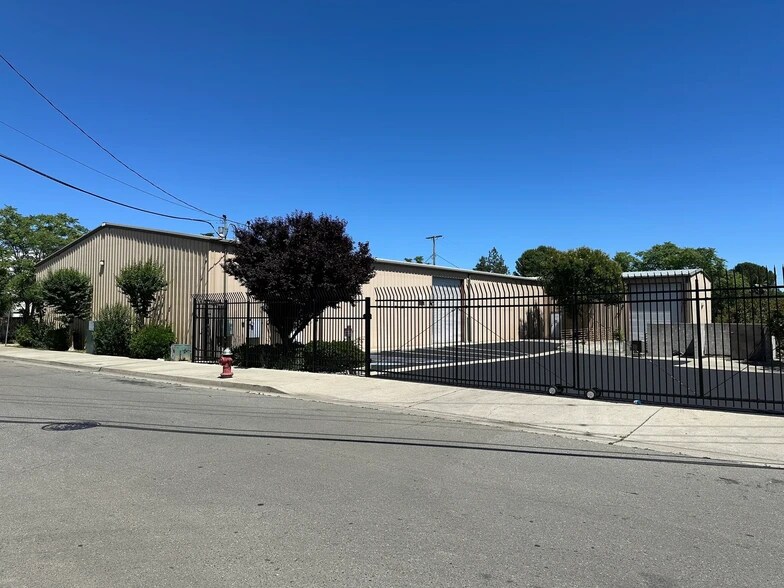 2649 Favretto Ave, Redding, CA à louer - Photo du bâtiment - Image 1 de 10