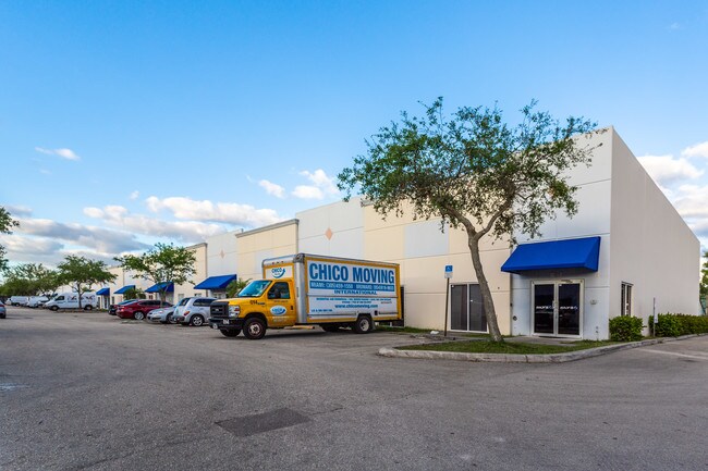 Plus de détails pour 4960 NW 165th St, Miami, FL - Industriel à vendre