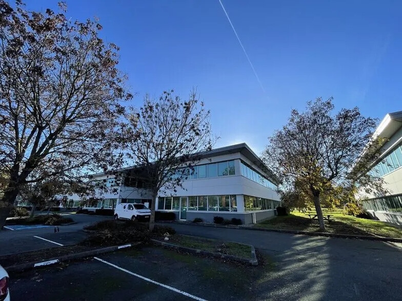 Office in Labège for lease - Building Photo - Image 2 of 4