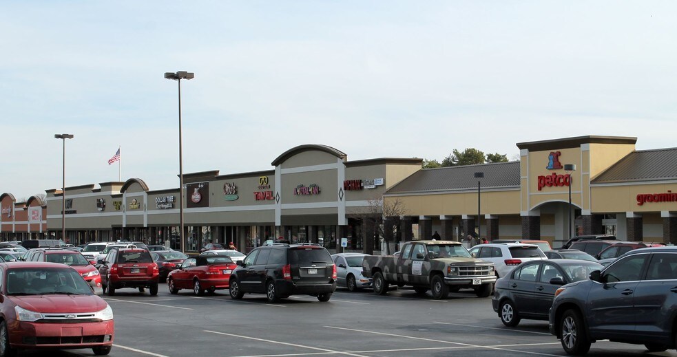 2500-2560 E 3rd St, Bloomington, IN à louer - Photo du bâtiment - Image 1 de 6