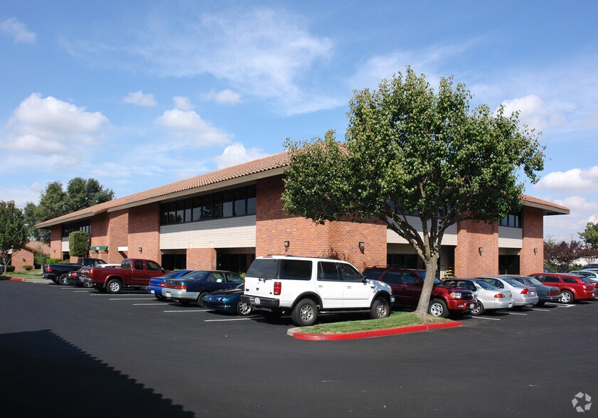 2035 Hurley Way, Sacramento, CA à vendre - Photo du bâtiment - Image 2 de 3