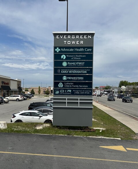9730 S Western Ave, Evergreen Park, IL for lease - Building Photo - Image 2 of 15
