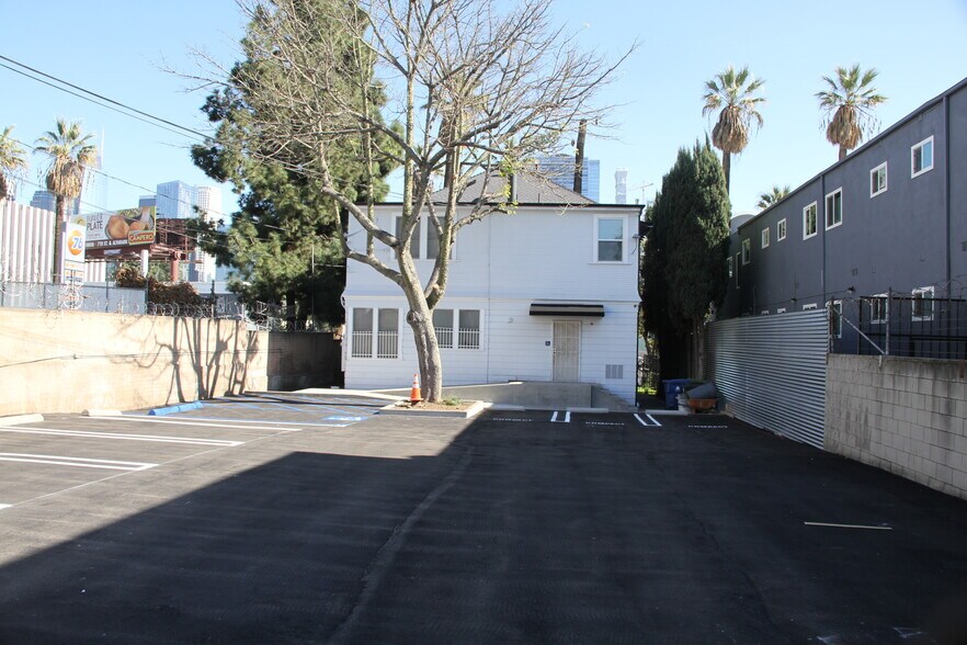 1021 S Union Ave, Los Angeles, CA à louer - Photo du bâtiment - Image 3 de 29