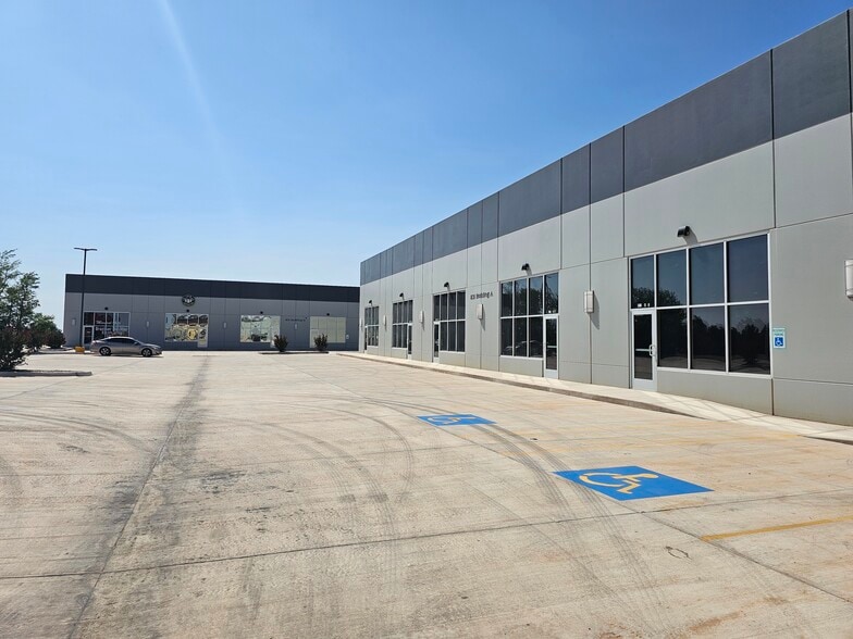 831 N Cemetery Rd, Yukon, OK for lease - Building Photo - Image 2 of 7