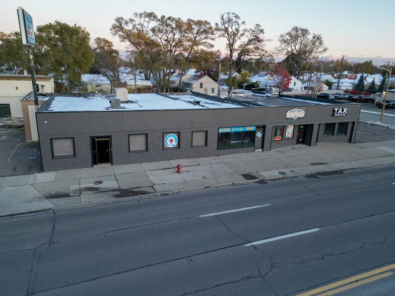 24544 Van Dyke Ave, Center Line, MI à louer - Photo du bâtiment - Image 2 de 7