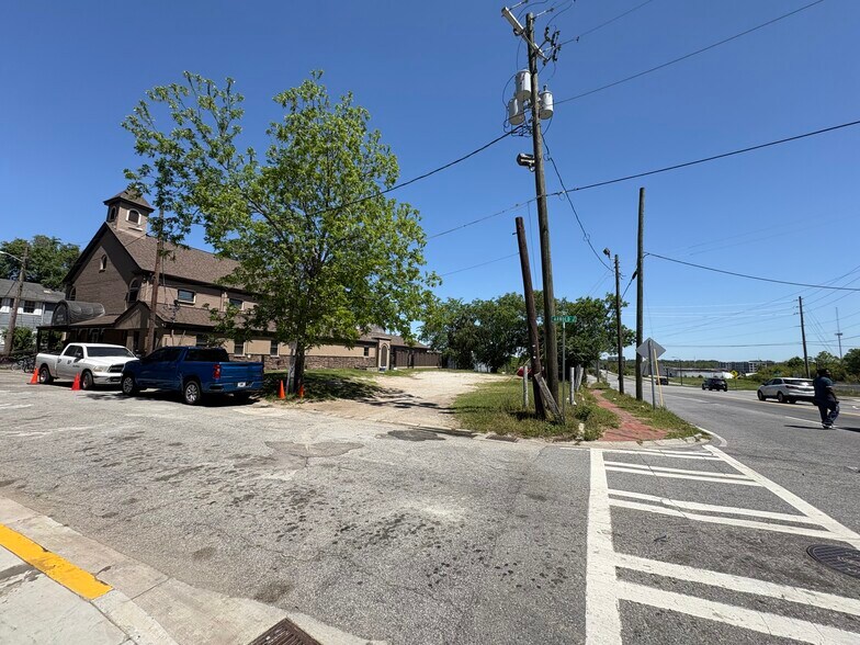 642 E President St, Savannah, GA à vendre - Photo du bâtiment - Image 2 de 3