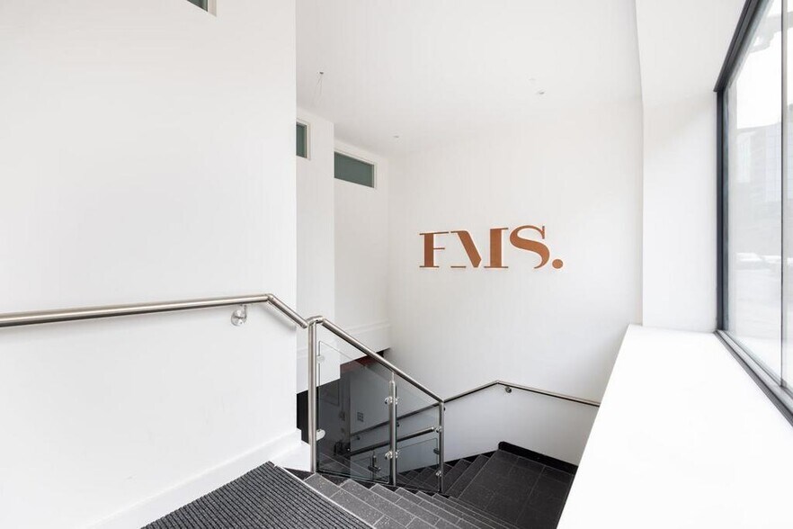 43-45 East Smithfield, Londres à louer - Photo du bâtiment - Image 3 de 31