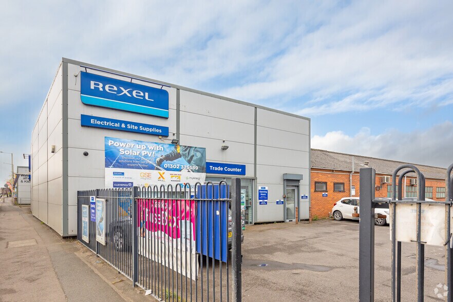 Wheatley Hall Rd, Doncaster à louer - Photo du bâtiment - Image 2 de 4