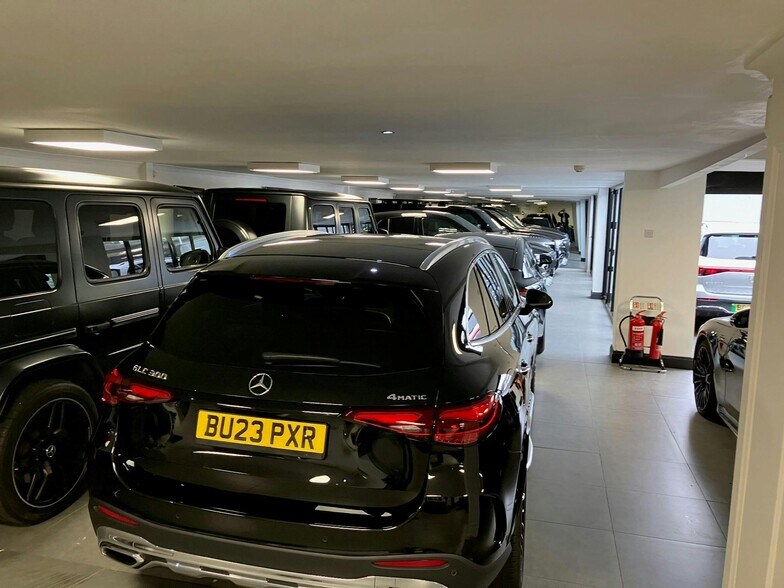 8 Oakmere Ln, Potters Bar à vendre - Photo du bâtiment - Image 3 de 5