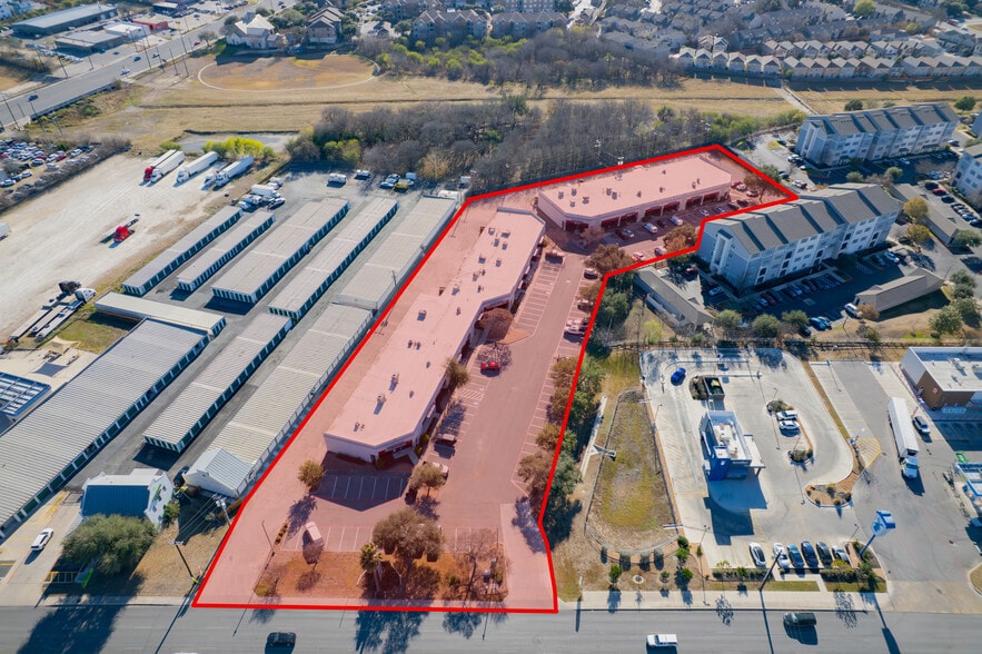 8666 Huebner Rd, San Antonio, TX for lease - Primary Photo - Image 1 of 14