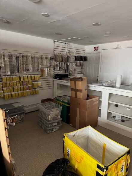 119 Victory Blvd, Staten Island, NY for lease - Interior Photo - Image 3 of 5