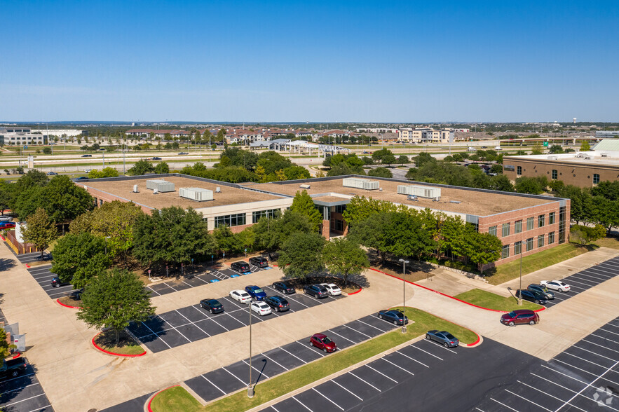 9601 Amberglen Blvd, Austin, TX à louer - Photo du bâtiment - Image 2 de 16