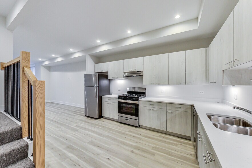 East Garfield Park Portfolio portefeuille de 3 propriétés à vendre sur LoopNet.ca - Photo du bâtiment - Image 2 de 36