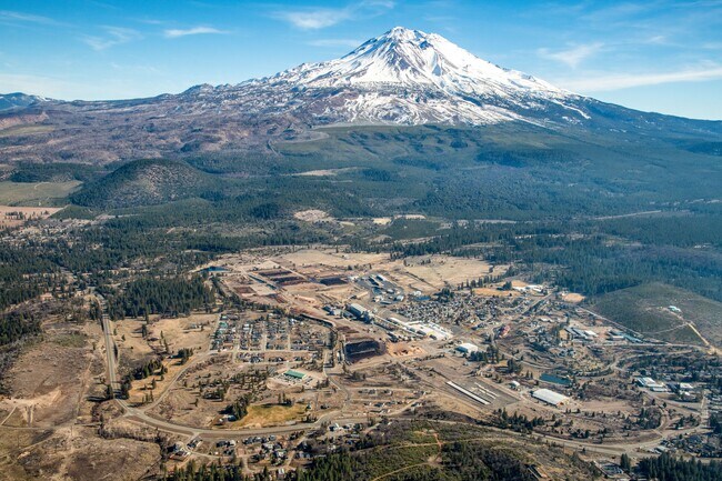 Plus de détails pour 2,115 ac Surplus Corporate Portfolio – Industriel à vendre, Weed, CA