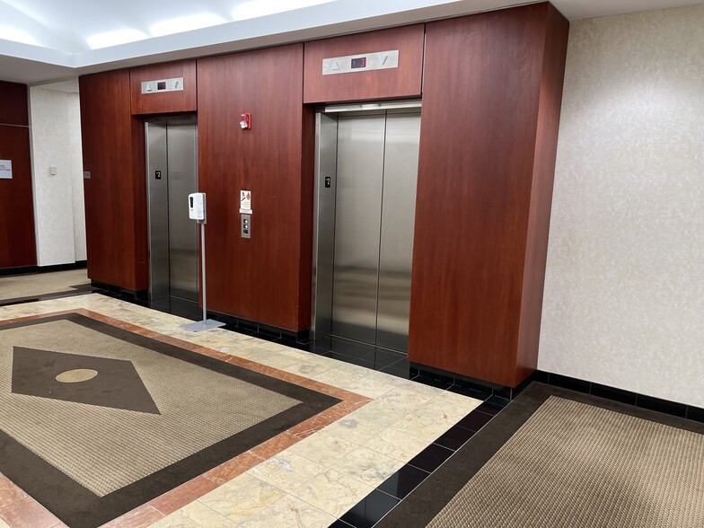 12359 Sunrise Valley Dr, Reston, VA for lease - Lobby - Image 1 of 19
