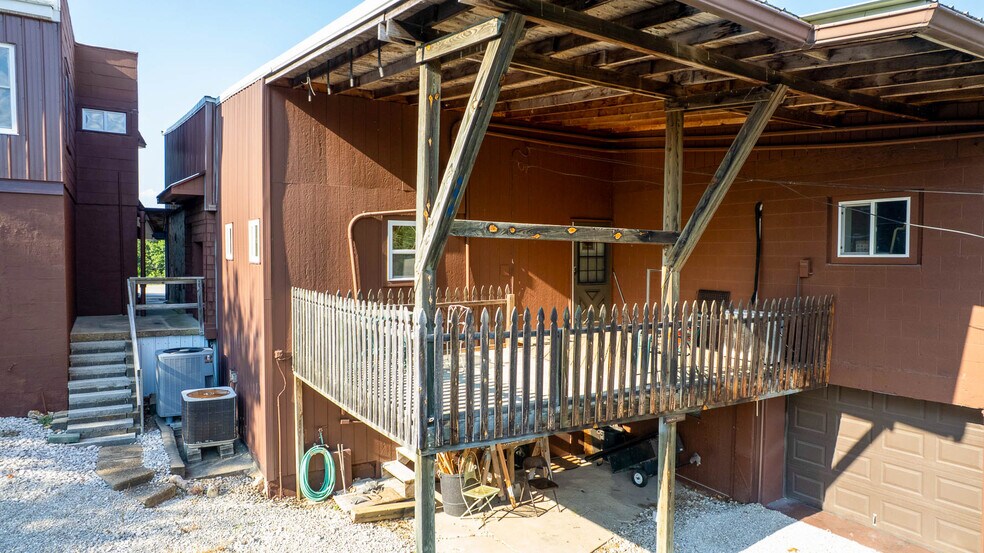 8 Sunset Hills Ct, Sunrise Beach, MO à vendre - Photo du bâtiment - Image 2 de 69