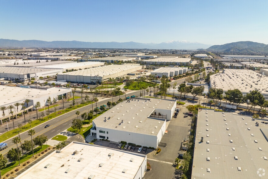 5590 E Jurupa Ave, Ontario, CA for lease - Building Photo - Image 2 of 9