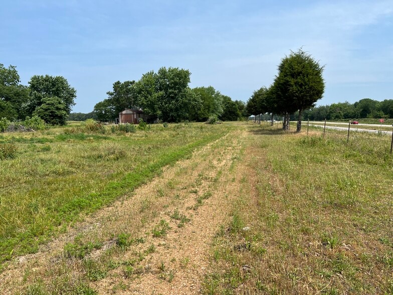 3252-3254 W Cattle Ln, Willard, MO for sale - Building Photo - Image 2 of 6