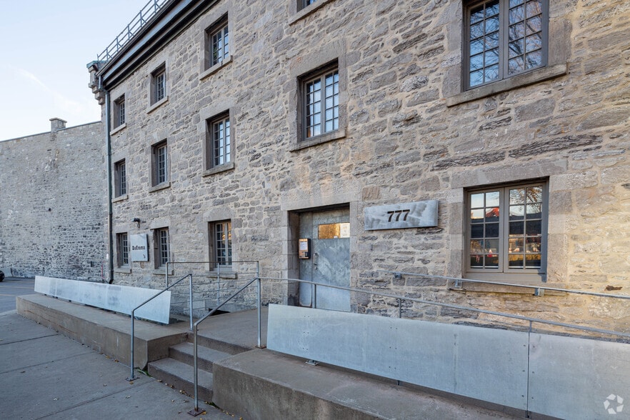 15-17 Rue Duke, Montréal, QC for lease - Building Photo - Image 3 of 8